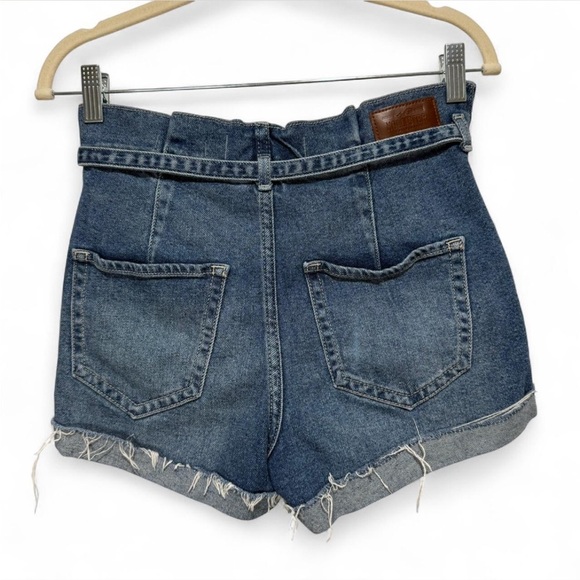 Hollister Ultra High-Rise Mom Shorts Paperbag Tie Waist Denim Jean Size 1 W25 - Picture 4 of 8